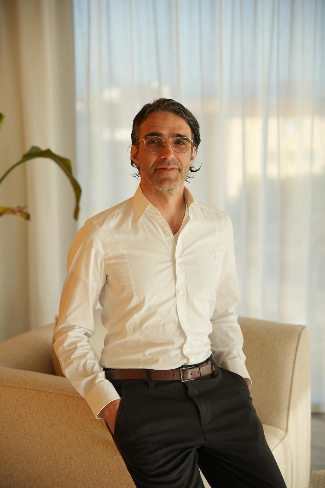 Portraitfoto von Prof. Dr. Nicco Krezdorn